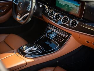 Mercedes-Benz E 220 4MATIC AMG Night Package 2.0 143кВ