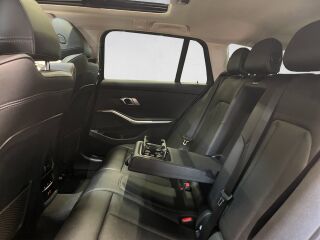 BMW 320 d xDrive Touring 2.0 R4 140kW