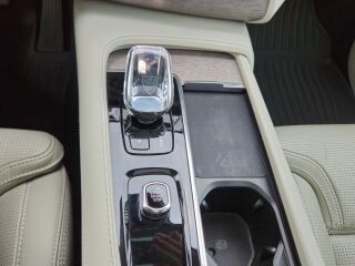 Volvo XC90 AWD Plus Dark B5 Google Mild Hybrid MY23 2.0 173kW