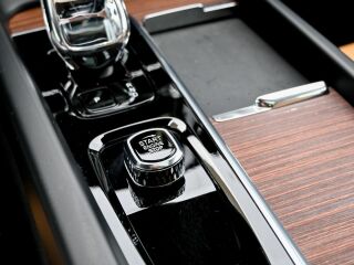 Volvo XC60 AWD LUXURY DARK PLUS INTELLI 2.0 T6 Plug-in LONG RANGE 293кВ
