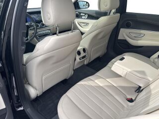 Mercedes-Benz E 300 de 4Matic AMG Night pakett 2.0 143kW