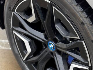 BMW iX xDrive 40 Sportpakett 102кВ