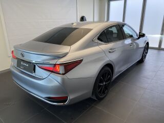 Lexus ES 300h Limited Edition 2.5 131кВ
