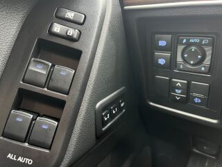 Toyota Land Cruiser Premium N1 2.8 R4 150кВ