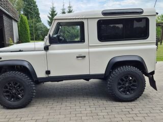 Land Rover Defender 2.4 90kW