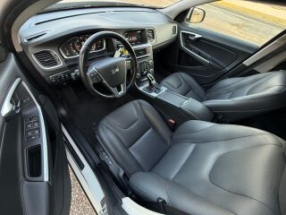 Volvo V60 Summum Facelift EU6 2.0 R4 D4 TDI 133кВ