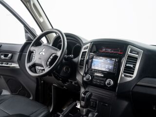 Mitsubishi Pajero Instyle Navi 4WD 3.2 140kW