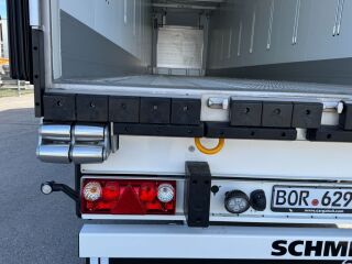 Schmitz Cargobull külmikpoolhaagis THERMO KING ADVANCER