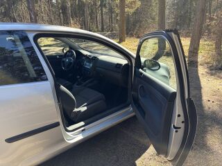 Volkswagen Golf V 1.6 85kW