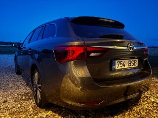 Toyota Avensis Premium 1.8 108kW