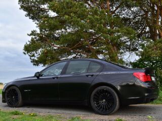 BMW 750 Individual Shadowline 4.4 V8 N63 300kW