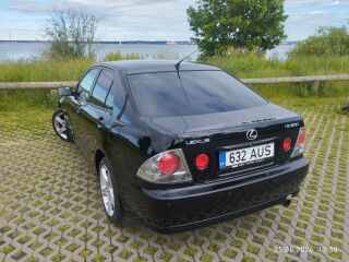 Lexus IS 200 GXE10 2.0 R6 114kW