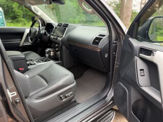 Toyota Land Cruiser Premium N1 2.8 R4 150кВ