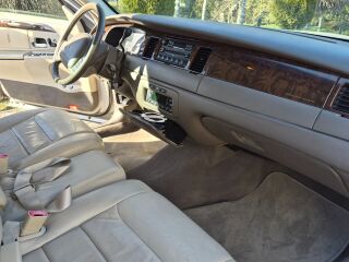 Lincoln Town Car 4.6 154kW