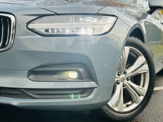 Volvo V90 Momentum 2.0 B4, AWD, Pro KERS Mild Hybrid 145kW