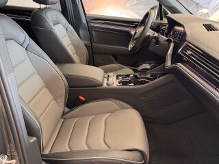 Volkswagen Touareg R-Line Final Edition 3.0 TDI V6 210кВ