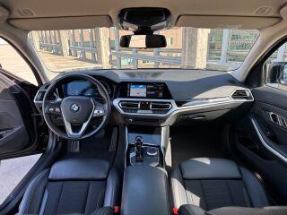 BMW 330 2.0 135kW
