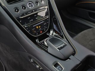Aston Martin DBS V12 533kW