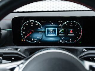 Mercedes-Benz CLA 180 180 AMG line 1.3 100kW