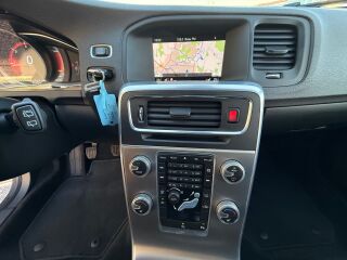 Volvo V60 Momentum Facelift EU6 2.0 R4 D3 TDI 110kW