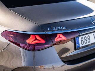 Mercedes-Benz E 220 AMG Night Pakett 2.0 145kW