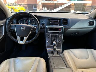 Volvo V60 Summum Plug-In Hybrid 2.4 D6 158kW