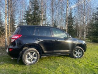 Toyota RAV4 4WD M/T Luxury 2.2 110kW