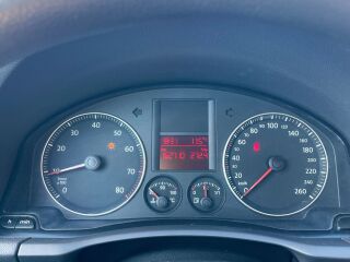 Volkswagen Golf 1.6 BGU BSE 75kW
