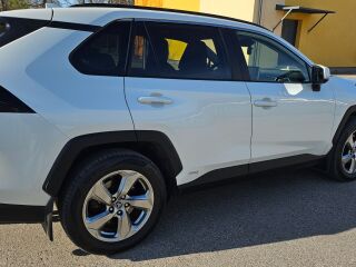 Toyota RAV4 Luxury Plus 2.0 129kW