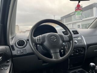Suzuki SX4 Laxery edition 1.5 R4 16v 82kW