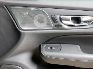 Volvo V60 AWD ULTRA DARK LUXURY XENIUM FULL 2.0 T8 Recharge Twin Engine Plug-In-Hybrid 335kW