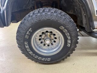 Ford Bronco Custom 4.9 in-line 6 cylinders