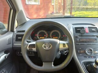 Toyota Auris 1.6 97kW