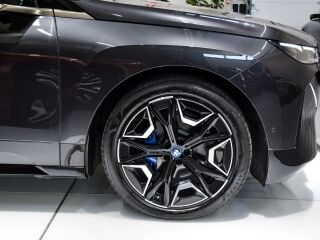 BMW iX xDrive 40 Sportpakett Titanium Bronze 240kW