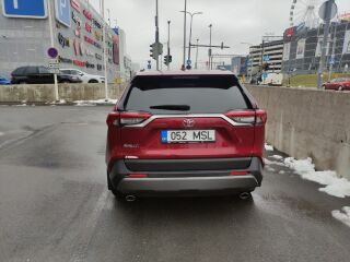 Toyota RAV4 Luxury 2.0 129кВ