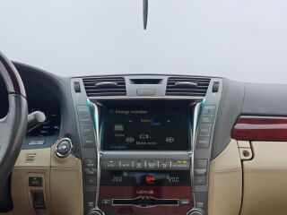 Lexus LS 600h 5.0 V8 290kW