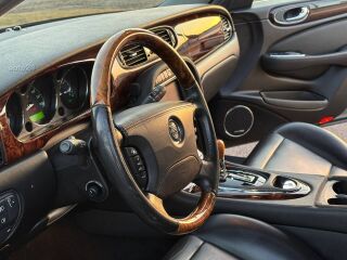 Jaguar XJ8 4.2 V8 219kW