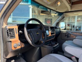Chevrolet Express 2500 Roadtrek 170 Versatile Camper Van 4.8 V8