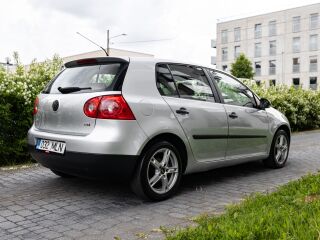 Volkswagen Golf Comfortline 1.4 90кВ