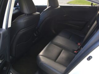 Lexus ES 300h 2.5 131kW