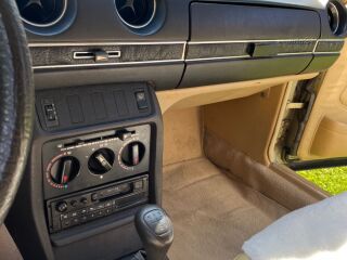 Mercedes-Benz 200 W123 2.0 44kW