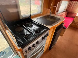 Swift Charisma560