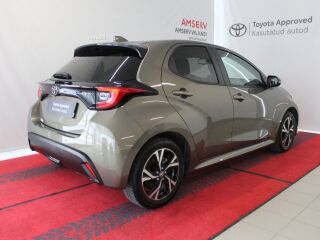 Toyota Yaris Active Plus Hybrid 1.5 68кВ