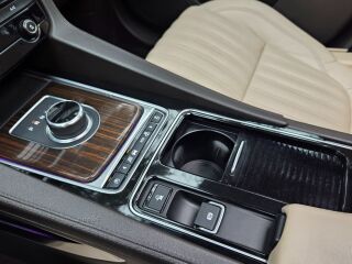 Jaguar F-Pace Luxury Line / 4x4 2.0 R4 132kW