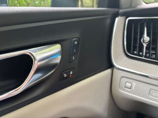Volvo XC60 B5 AWD Inscription Intelli Safe 2.0 B5 MHEV KERS Kerghübriid 183кВ