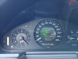 Mercedes-Benz E 220 2.1 125kW