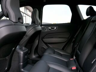 Volvo XC60 AWD 4C B&W LUXURY+ BLACK EDITION INTELLI PRO 2.0 T6 Plug-in LONG RANGE 293kW