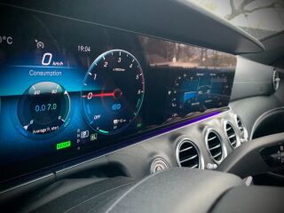 Mercedes-Benz E 300 de AMG Night pakett plug-in 225kW
