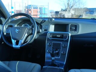Volvo S60 Momentum R-Design paketiga 2.4 D5 151kW