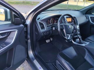 Volvo XC60 R-DESIGN AWD 2.4 D5 140kW